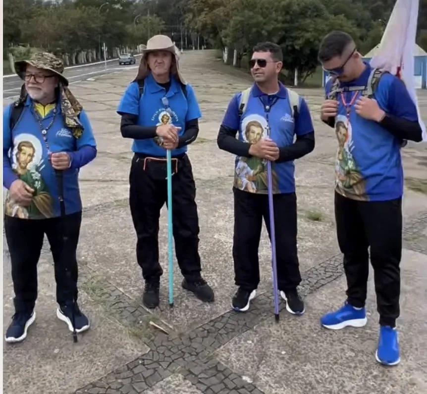 Fiéis de Piraí do Sul enfrentam chuva, frio e percorrem 70 km em peregrinação ao Centenário da Diocese de Ponta Grossa. Reprodução Instagram Diocese de PG