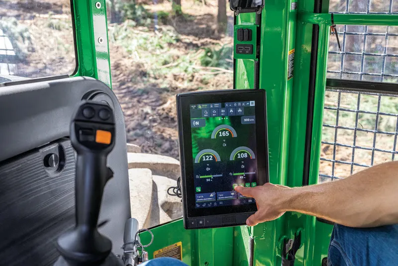 John Deere apresenta a série L-III na Expo Minas Florestal