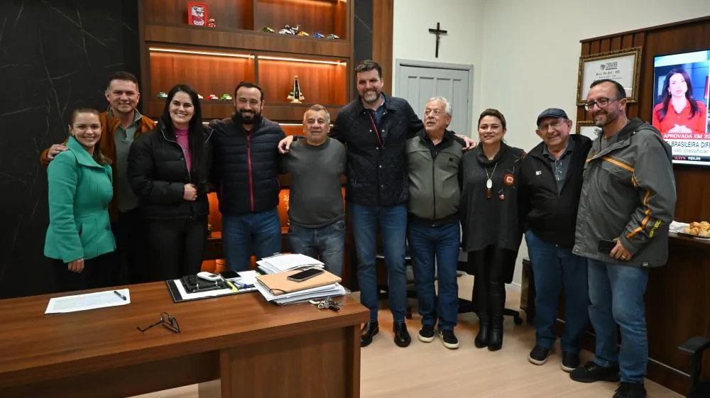 Pedro Lupion, Henrique Carneiro e Mariana Zadra destacaram investimentos em educação, infraestrutura e desenvolvimento de Piraí do Sul. Crédito da Foto: Toninho Anhaia