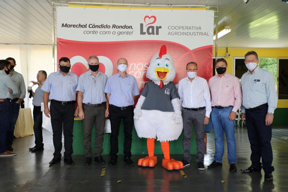 Lar assume frigorífico em Marechal Cândido Rondon e agora seu abate diário de aves é de 925 mil aves.