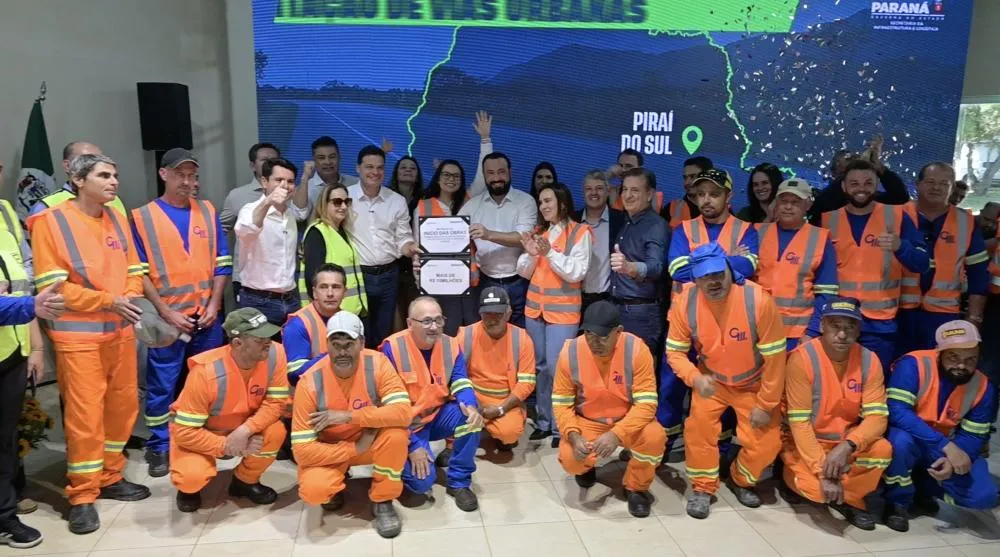 Autoridades estaduais e municipais assinam a Ordem de Serviço que marca o início das obras de revitalização do acesso ao Santuário de Nossa Senhora das Brotas, em Piraí do Sul.
