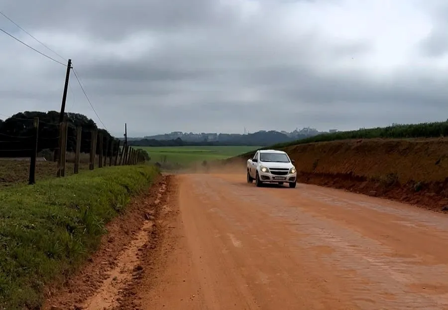 Serão 9,3 quilômetros de asfalto na via que fica na região da Castrolanda