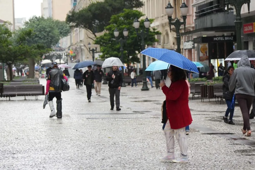 Frente fria traz chuva para o Paraná nessa semana, prevê Simepar
