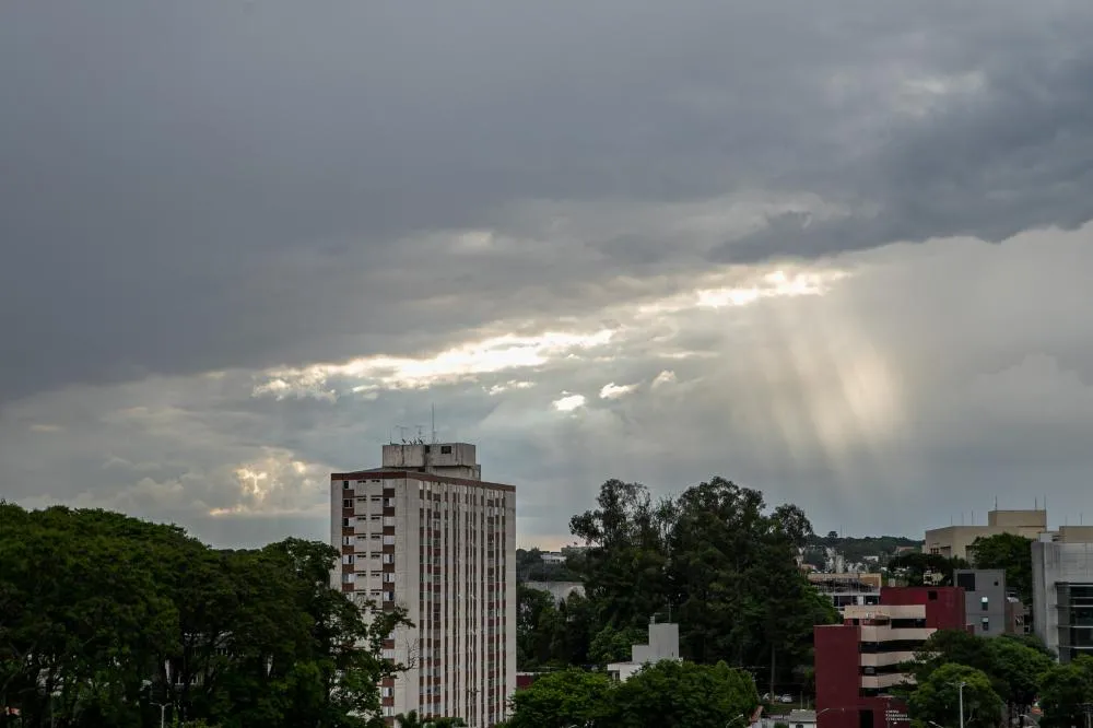 Depois de tempestades em várias regiões temperaturas começam a subir no Paraná