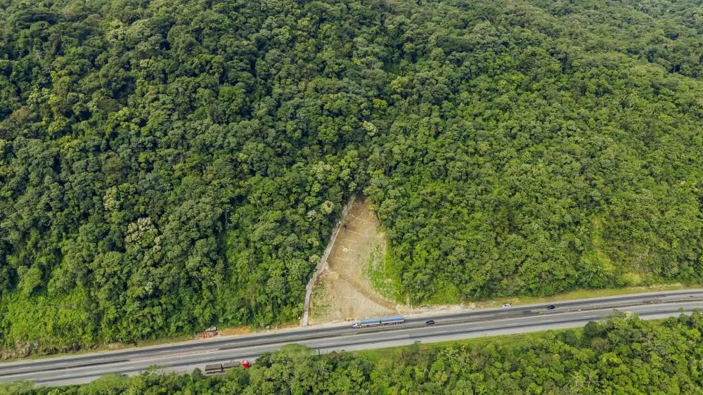 EPR Litoral Pioneiro finaliza obra de contenção de encosta em três pontos da BR-277