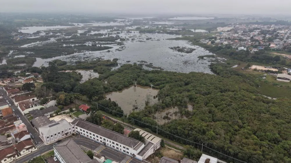 Simepar emite alerta de risco moderado a alto para tempestades entre sábado e segunda-feira; nível do Rio Iapó segue em queda
