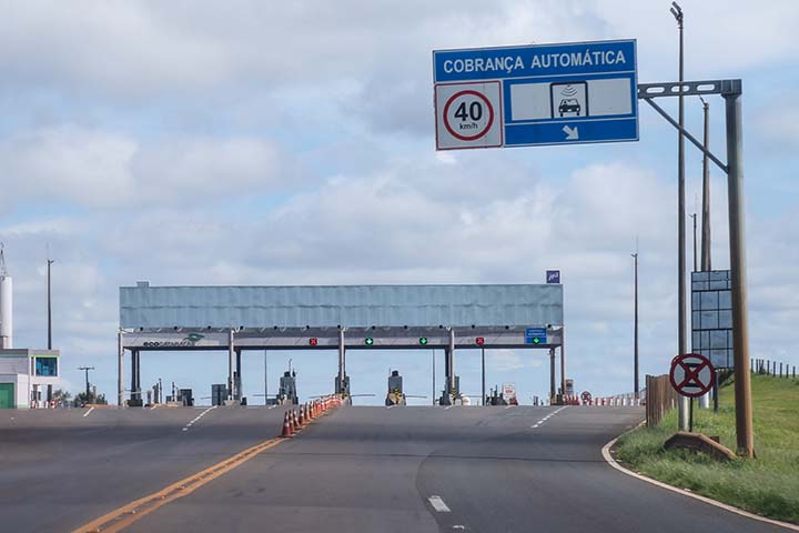 O estudo do Ministério da Infraestrutura prevê licitar 3.327 quilômetros de rodovias estaduais e federais em seis lotes. Serão 42 praças de pedágio, 15 praças a mais do que atualmente. A previsão é de R$ 42 bilhões em investimentos e que em 10 anos sejam 