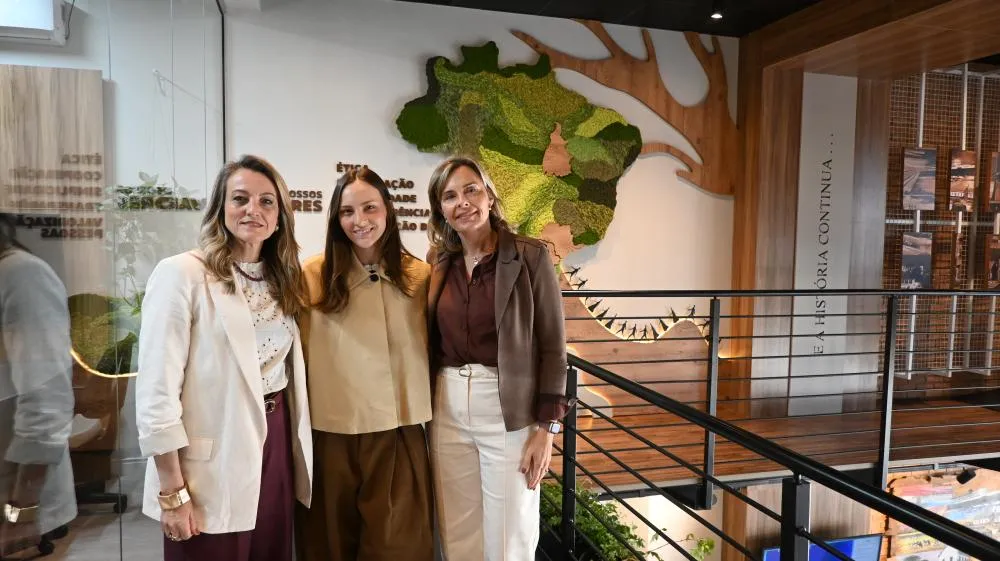 Castrolanda inaugura “A Grande Árvore da Memória” para celebrar 75 anos de história