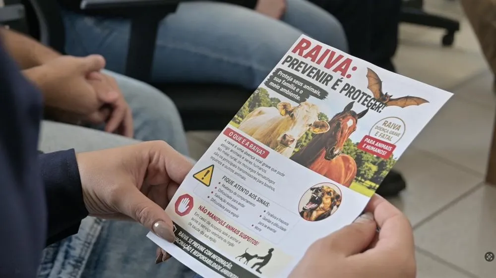 Estudantes de Medicina Veterinária do Cescage orientaram produtores sobre prevenção da raiva durante o Café do Produtor, no Sindicato Rural de Castro.