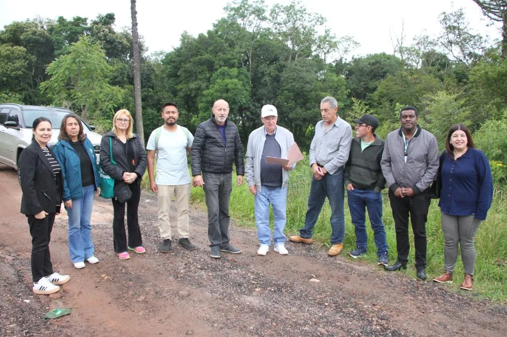 Divulgação/Daniel Calvo) O ato de entrega foi realizado em frente ao portão do terreno