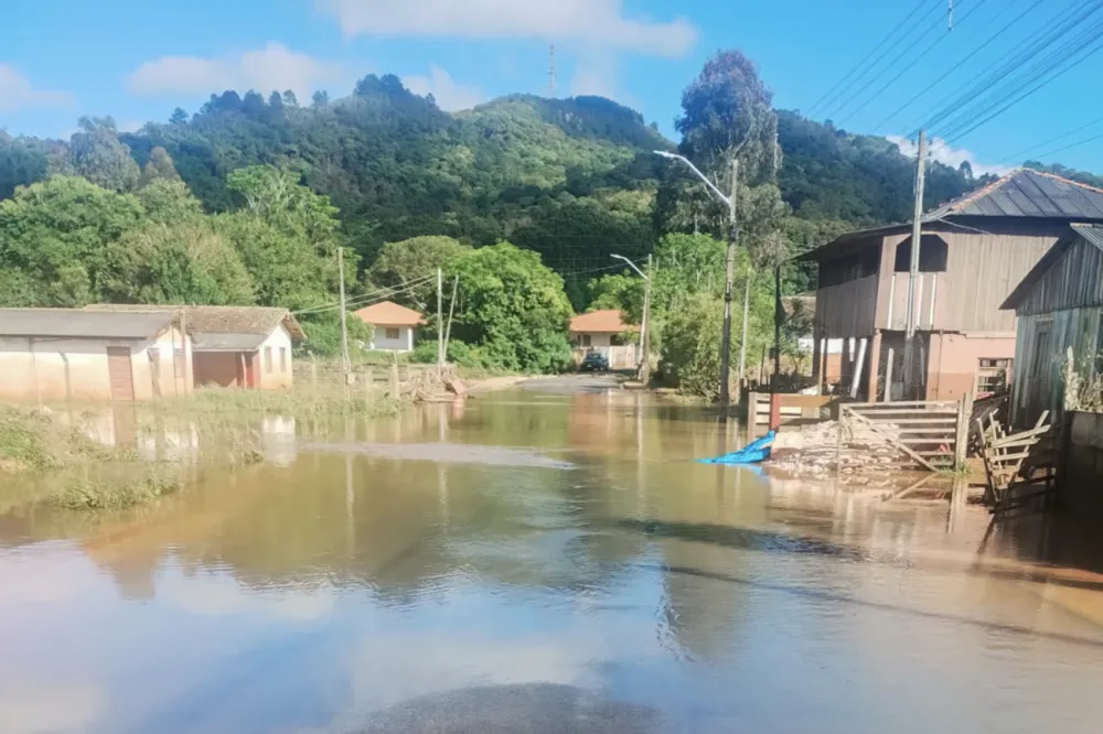 Prefeitura presta assistência às famílias afetadas pelas inundações em Piraí do Sul