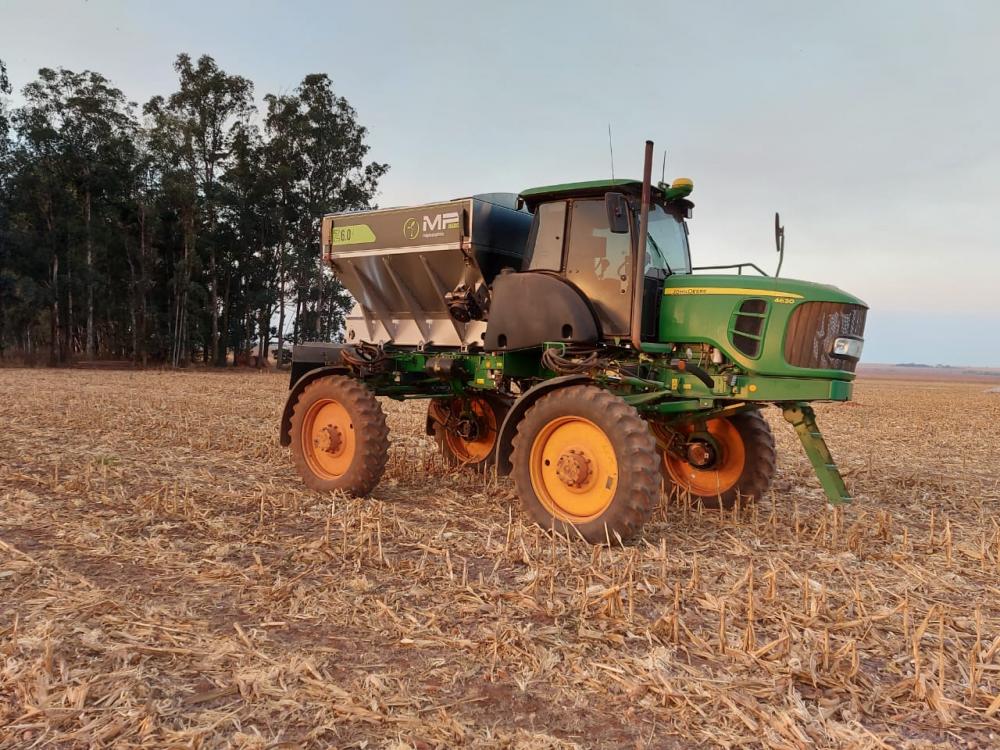 Com a linha de distribuidores de fertilizantes em aço inox, batizada de “Z”, é possível optar pela revitalização do autopropelido que não estava sendo utilizado, gerando grande economia ao produtor. 