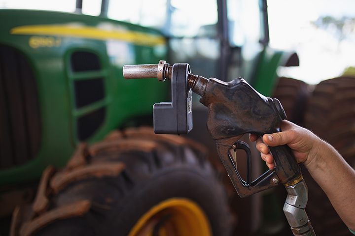 A utilização do diesel em uma propriedade, por exemplo, deve ser estratégica e otimizada, evitando desperdícios e prejuízos para os produtores rurais.