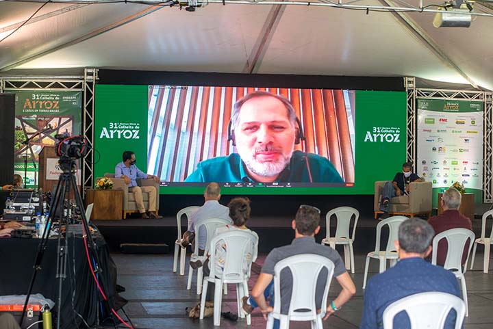 O diretor técnico do Irga, Ricardo Machado Kroeff, também foi um dos painelistas e afirmou que o tema é bastante desafiador. Enfatizou, no entanto, que muitas ações têm sido feitas.Foto: Fagner Almeida/Divulgação