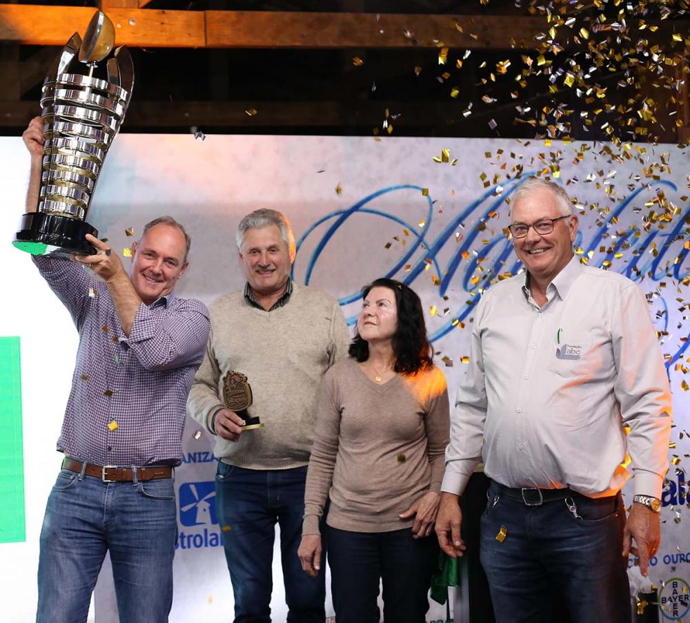 Vera Maria Dietrich Andreatto, produtora de Prudentópolis é quem venceu a última edição do concurso. Deu direito à Frísia ficar com o troféu transitório até a próxima edição. 