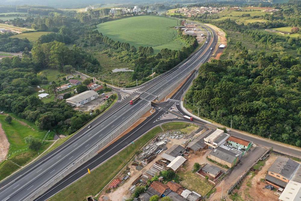 A PR-151 é a principal ligação entre a região dos Campos Gerais e o Norte Pioneiro e um acesso importante ao Interior de São Paulo.