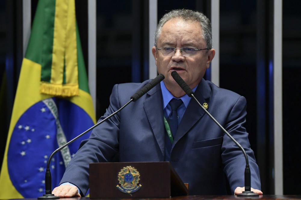 O senador Zequinha Marinho (PSC-PA), Vice-presidente da Frente Parlamentar da Agropecuária no Senado, esclarece que “ao ampliar as fontes de financiamento, o FIAgro cria melhores condições para que o setor possa contribuir para a retomada do crescimento d