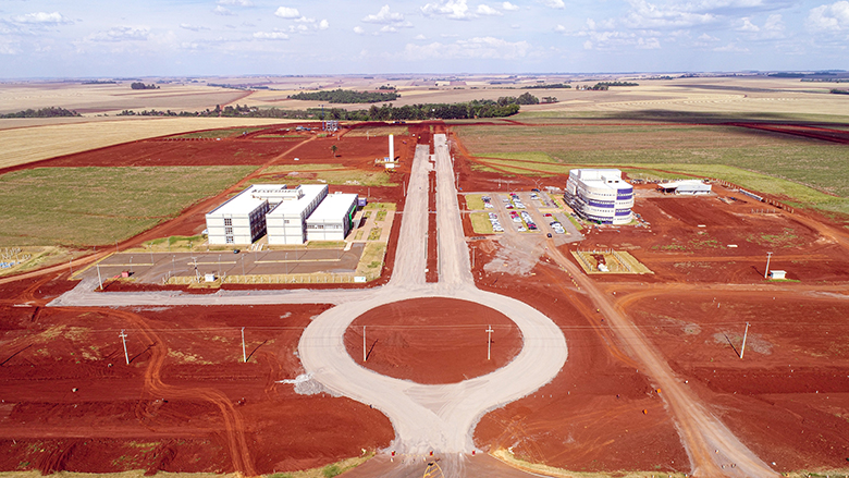 Atualmente, o parque abriga mais de 100 empresas, incluindo as internacionais, e quatro universidades em uma área total de mais de 5 milhões de m², que está recebendo mais de R$ 300 milhões em investimento. 