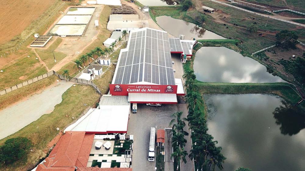 O uso da energia solar vem crescendo no Brasil. Atualmente, os processos industriais, rurais e domésticos fazem uso dos painéis e a energia fotovoltaica corresponde a 1,2% de toda a matriz energética no Brasil. O estado que mais se destaca é o de Minas Ge