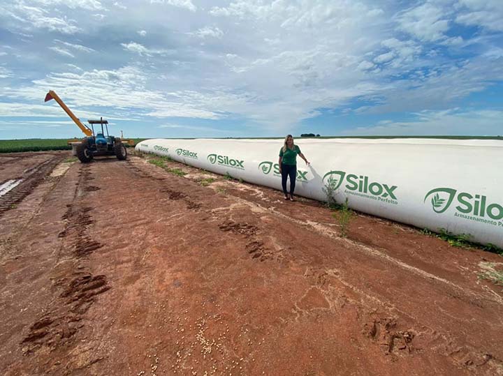 Os silos-bolsas são utilizáveis para armazenamento de grãos secos, úmidos e silagens, atendendo aos cultivos de milho, soja, arroz, feijão, girassol, caroço de algodão, pasto e capim. 