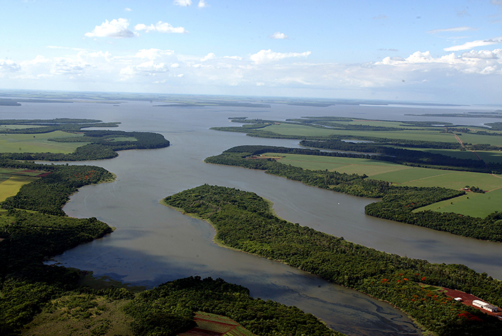  No Comitê da Bacia do Paraná 3 são 33 cadeiras a serem preenchidas – 13 para o segmento poder público; 13 para usuários; e 7 para a sociedade civil.