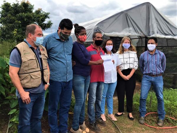 A DAP que foi emitida pela Emater-MG para o senhor Dionísio é um documento muito importante para os agricultores. Com ela é possível ter acesso a várias políticas públicas, abrindo portas para crescer e prosperar ainda mais nesse negócio