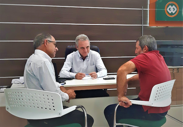 Os juros desse capital são remunerados ano a ano e divididos de forma proporcional entre os sócios. Este é um dos principais diferenciais entre as instituições financeiras cooperativas e os bancos.