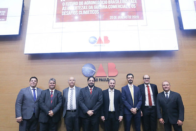 Líder das exportações brasileiras, o setor demanda a presença de operadores do Direito em seus mais distintos segmentos, seja na área sucroalcooleira, de grãos, carnes, no campo ou em empresas do setor.