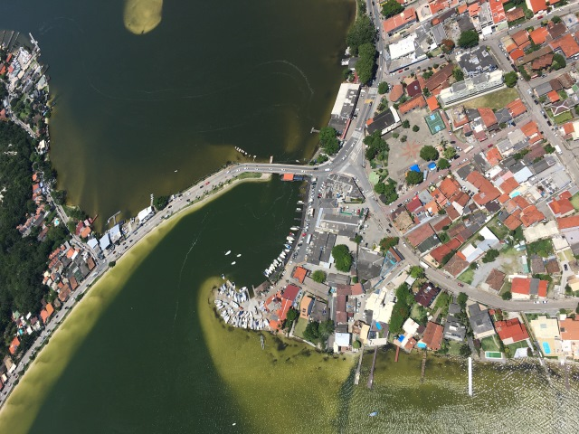 Área urbanizada de Florianópolis próximo à Lagoa da Conceição