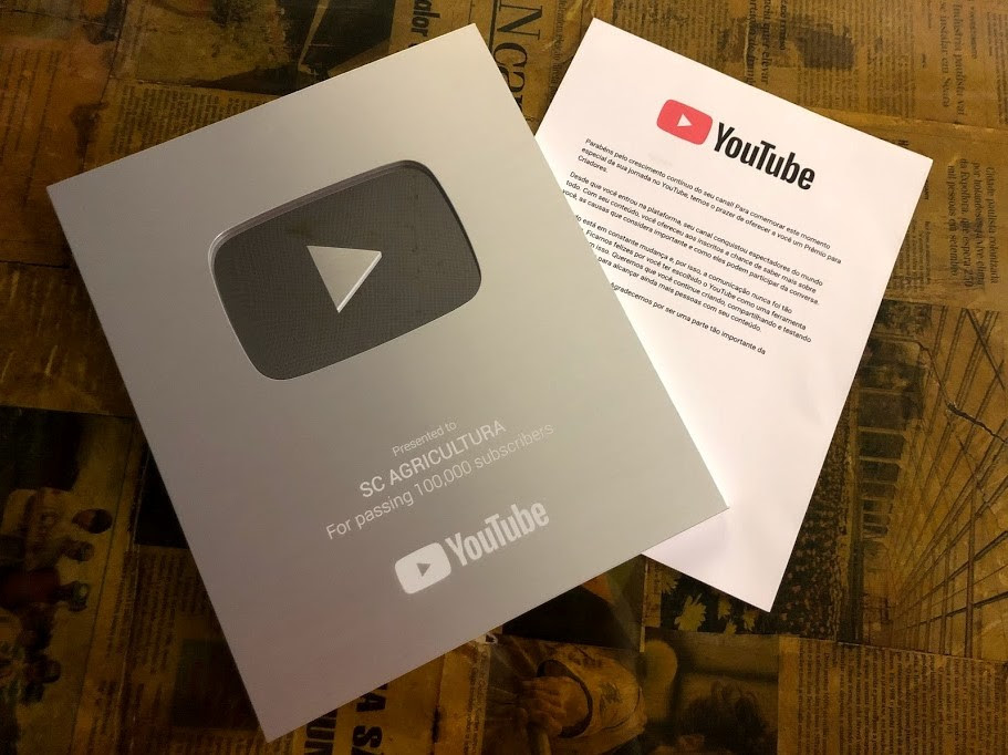 Epagri recebe placa comemorativa pelos 100 mil inscritos no YouTube