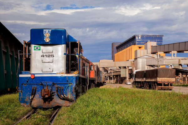 Enquanto o transporte ferroviário aumentou 4,53%, o rodoviário caiu 3,84% no seguimento. 