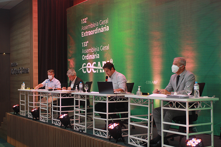 Na Assembleia Geral Extraordinária, que teve início às 9h, foram referendados como presidente da cooperativa, Dr. Marcos Antonio Trintinalha, e como vice-presidente, João Carlos Obici, com índice de 98% dos votos.