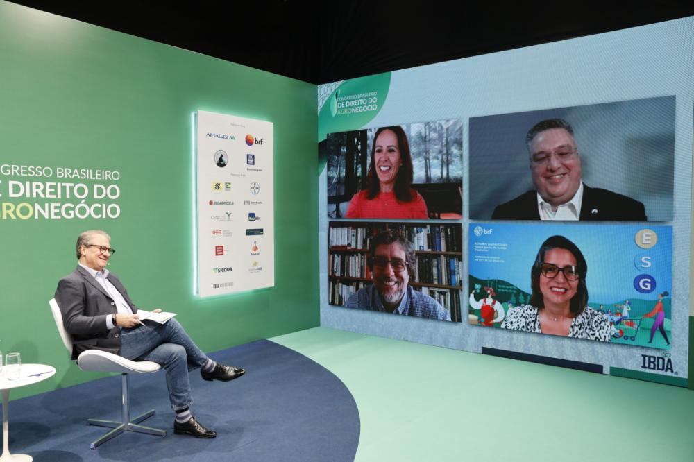 Tendo como moderador o presidente do Conselho da ABAG, Marcello Brito, foi desenvolvido o painel 