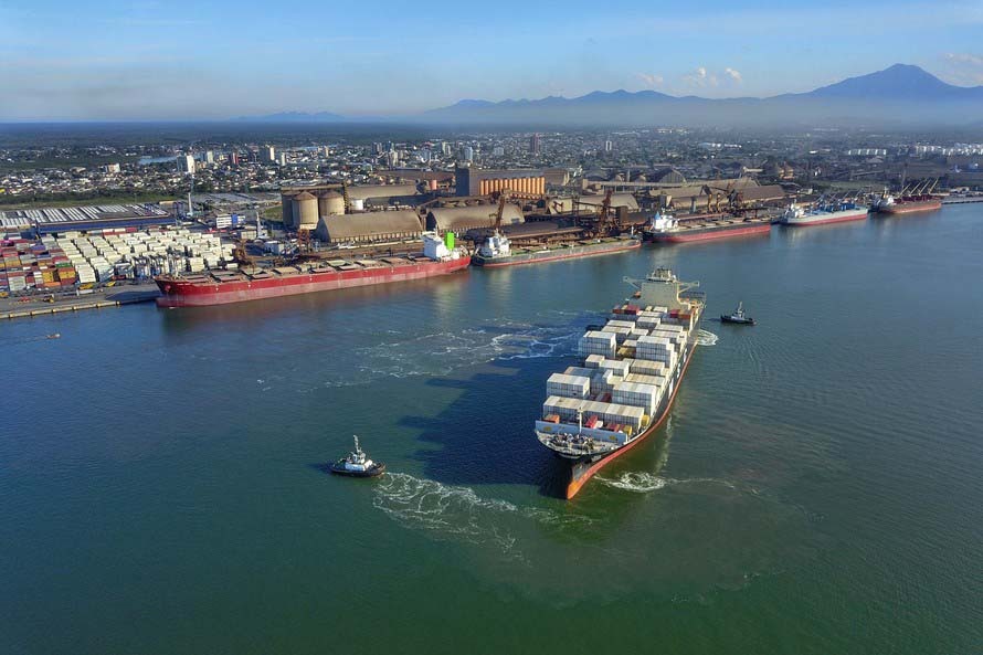 O planejamento da administração portuária paranaense prevê investir pesado para adaptar o Porto de Paranaguá à Nova Ferroeste. O principal deles é o chamado Moegão Leste. O projeto prevê unificar a recepção de cargas ferroviárias.