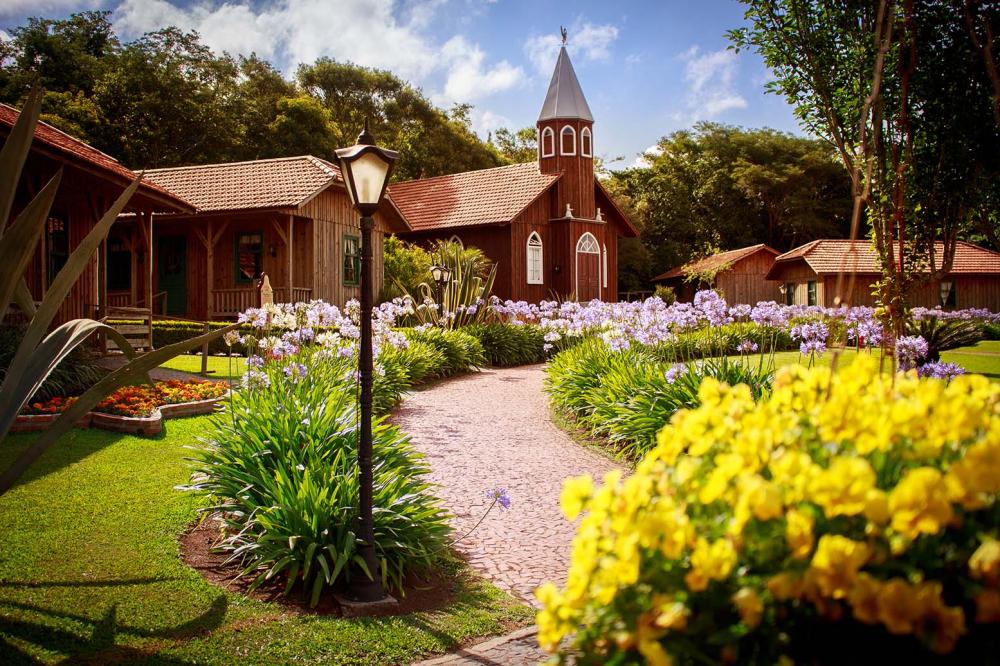 O acesso do público nas áreas de jardins do museu será livre.