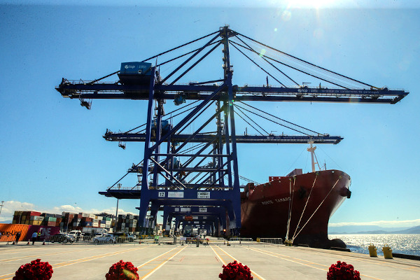 A TCP é a empresa que administra o Terminal de Contêineres de Paranaguá - um dos maiores terminais de contêineres da América do Sul.