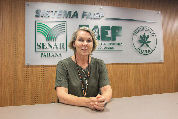 Débora foi apresentada oficialmente à equipe pelo presidente do Sistema FAEP/SENAR-PR, Ágide Meneguette, na manhã desta terça-feira (4).