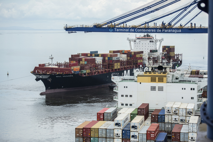 Março foi extremamente positivo para as movimentações pelo Terminal de Contêineres do Porto de Paranaguá. O segmento fecha o mês com recorde histórico: melhor movimentação geral em um único mês. Foram 95.633 TEUs (unidades de contêineres de 20 pés) import