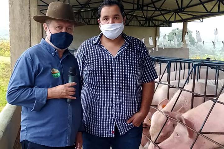 A reportagem do Conexão Rural conheceu a produção de suínos da Granja Catuxo, na área da Colônia Paulo Fonteles, a 50km de Parauapebas. 