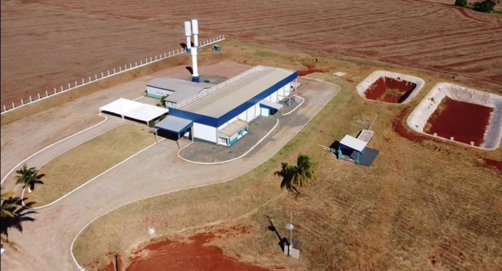 A capacidade inicial instalada de abate é de até seis toneladas por turno de trabalho, porém foi traçado o objetivo de chegar ao segundo ano de operação com até 12 toneladas de peixes abatidos por dia.
