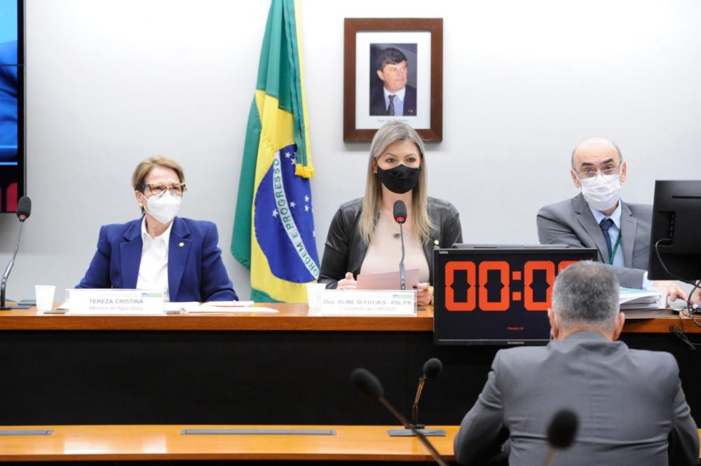 “Precisamos colocar o Agro no lugar que ele merece, pois além de garantir o alimento da nação brasileira, garante produtos a 160 países. 