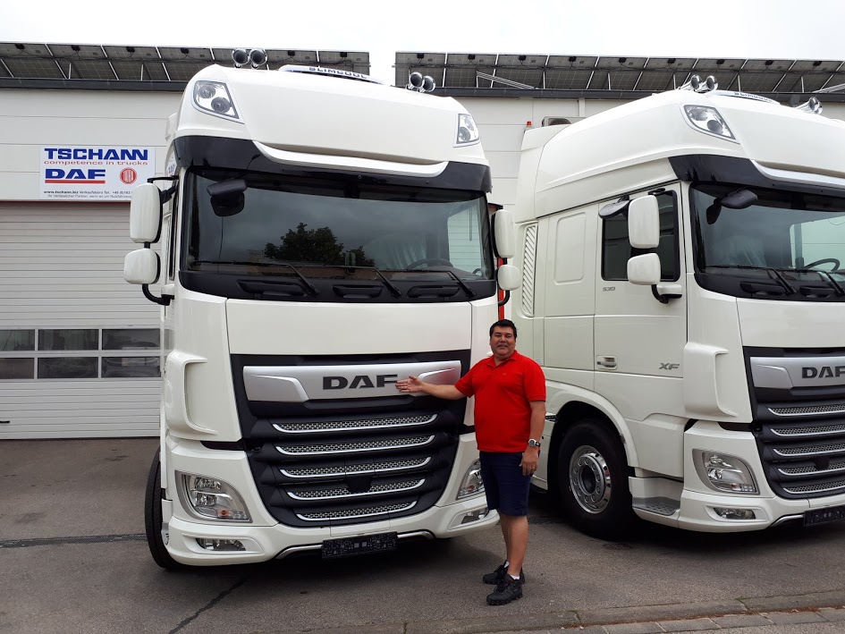 A DAF, marca mais jovem entre as montadoras de caminhões no país, com sede em Ponta Grossa, PR, está comemorando a venda de mais de 2000 unidades do novo XF, lançado há poucos meses.