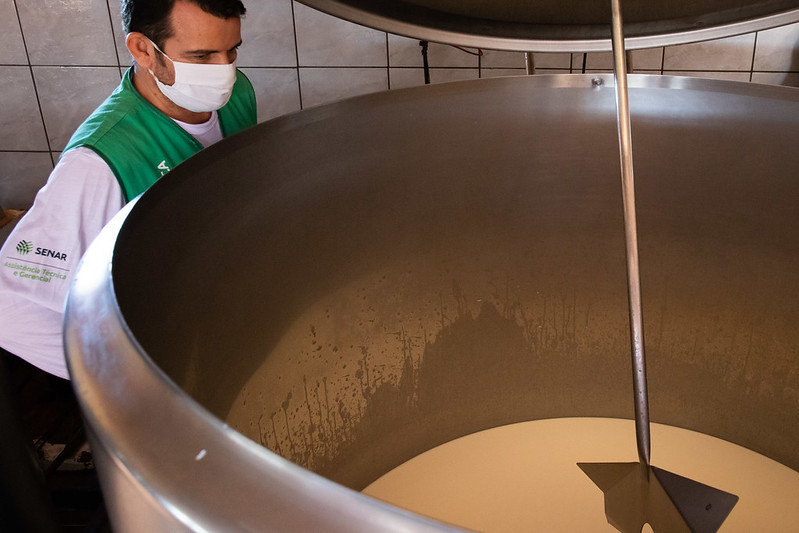 Apesar da recuperação do setor, os membros do Conseleite-PR destacaram que a alta dos custos de produção – principalmente, ante a disparada dos preços do milho – continuam preocupando os produtores e as indústrias.Foto Sistema CNA/Senar - Wenderson Araujo
