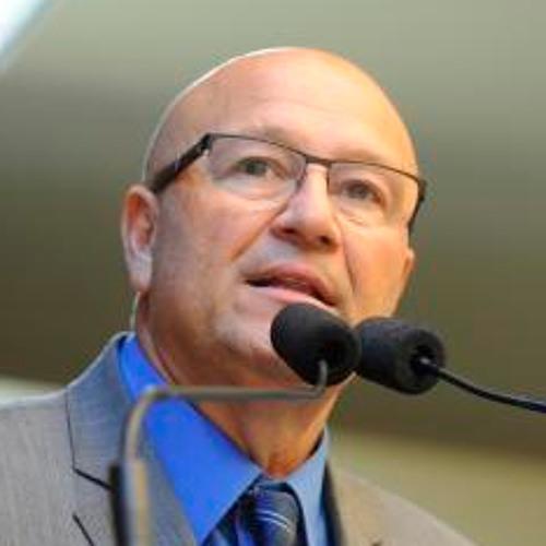 Luiz Claudio Romanelli, advogado e especialista em gestão urbana, é deputado estadual e vice-presidente do PSB do Paraná.