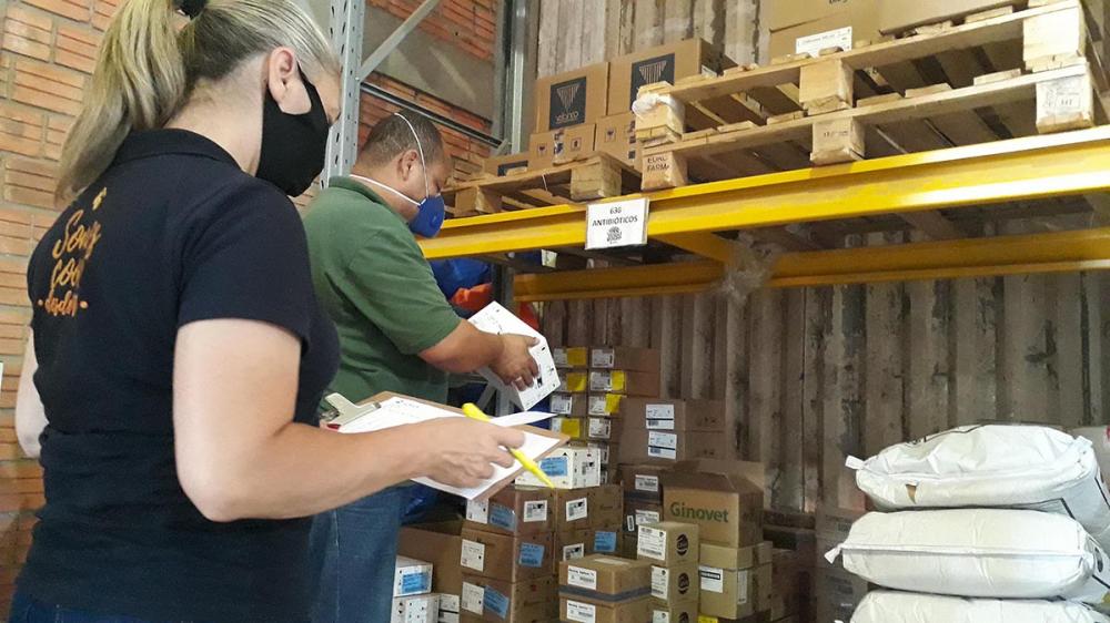 Além do corpo administrativo e assistência técnica com atuação no campo, fortalecida por colaboradoras formadas em Agronomia, Zootecnia e Veterinária, há profissionais mulheres que assumem funções de destaque nas indústrias da CAPAL.