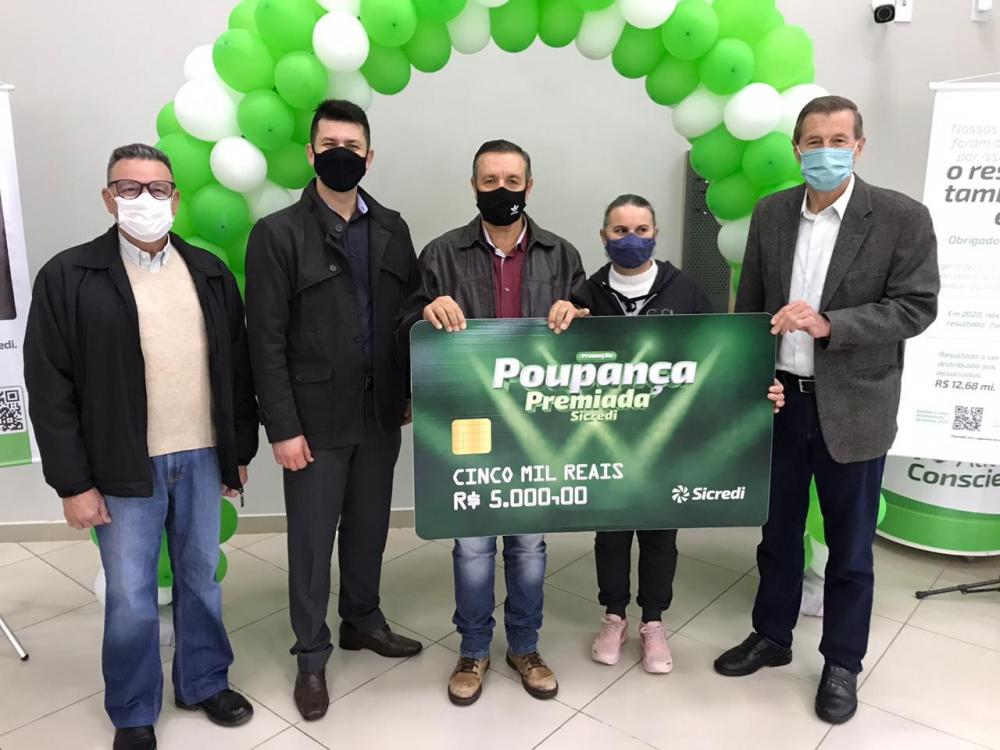 A entrega da premiação ao associado José Adauto Luciano Pereira de Piraí do Sul, foi realizada na terça-feira, 8 de junho. O evento contou com a presença do conselheiro de administração Fernando Casarin, do gerente da agência Diony Gonçalves e do presiden