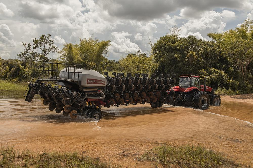 Sucesso nas versões de 48 a 61 linhas de 5 seções, a plantadeira dobrável da Case IH está disponível também nas versões de 27, 36 e 40 linhas.