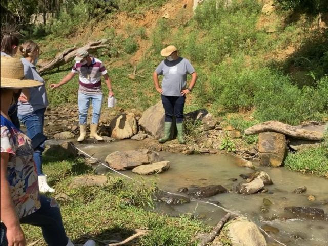 Em atividades práticas, técnicos da Epagri explicaram os hábitos de vida do borrachudo