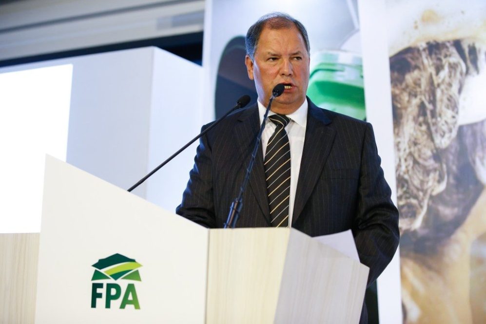 A estimativa é que, ao longo dos próximos três anos, cerca de 600 mil famílias, ocupantes de terras públicas da União e assentados da reforma agrária no país, recebam o título de suas propriedades rurais