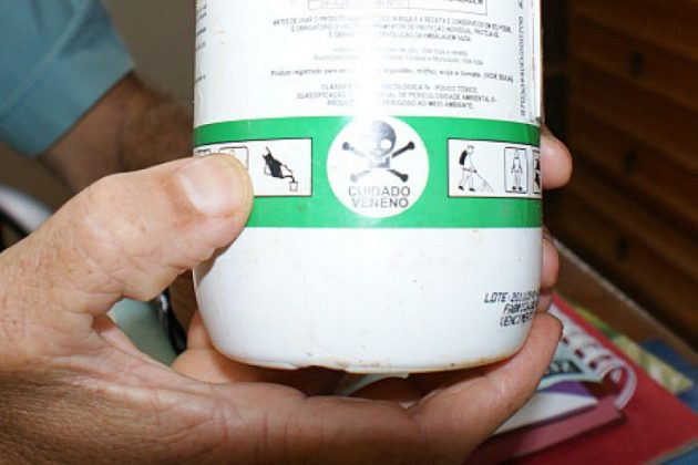 Para solicitar o recolhimento do paraquate da propriedade, o produtor rural deve contatar a empresa responsável pelo registro do produto, por meio de e-mail, e fazer a solicitação. 